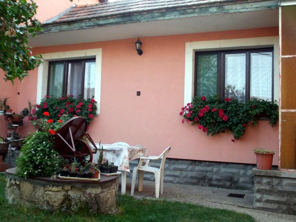 Lugas Szallas Jászberény Екстериор снимка